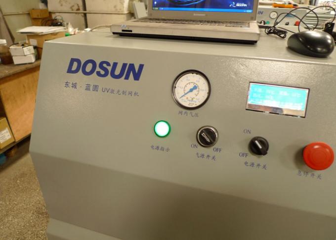 machines UV rotatoires bleues de gravure de laser de laser de 1.5KW/220V 50Hz d'équipement rotatoire de graveur 3